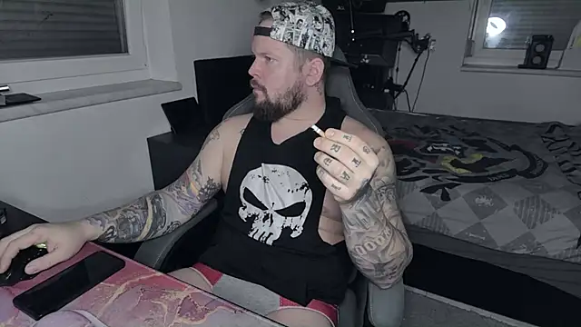 xBuzzRightHerex online show from 18, 12, 2024