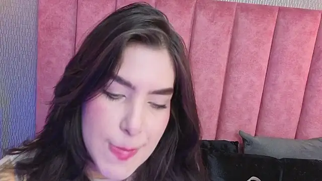 Alexa Thaylor  online show from 24, 2, 2026