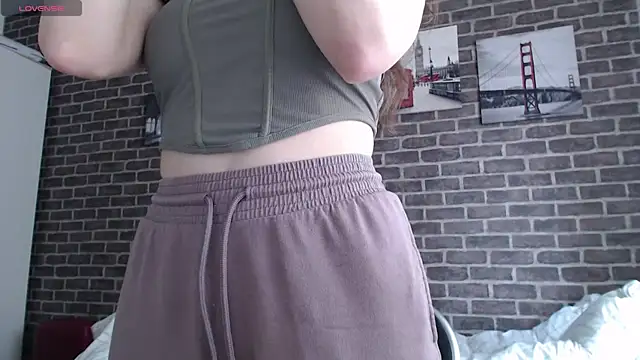  Hot Lady  online show from 8, 1, 2025