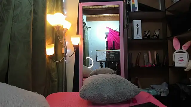 Snapshot of iriss_25 chatting on 13, 2, 2025 iriss 25 online show from 13, 2, 2025