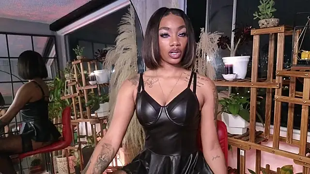 Snapshot of emely_brandon chatting on 6, 12, 2024 emely brandon online show from 6, 12, 2024