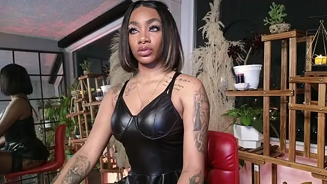 Snapshot of emely_brandon chatting on 6, 12, 2024 emely brandon online show from 6, 12, 2024