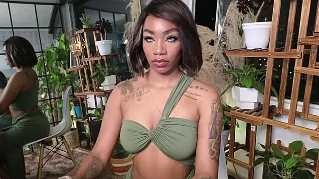 Snapshot of emely_brandon chatting on 13, 12, 2024 emely brandon online show from 13, 12, 2024