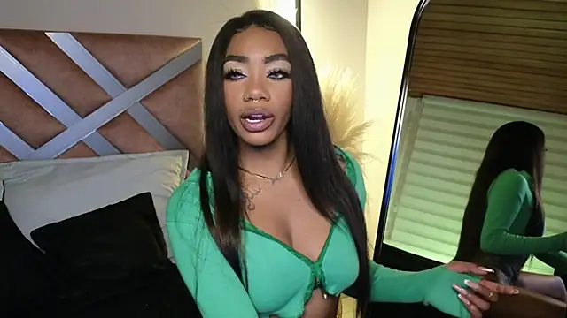 Snapshot of emely_brandon chatting on 25, 1, 2025 emely brandon online show from 25, 1, 2025