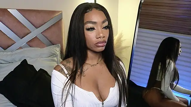 Snapshot of emely_brandon chatting on 26, 1, 2025 emely brandon online show from 26, 1, 2025