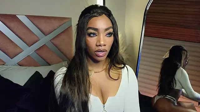 Snapshot of emely_brandon chatting on 8, 2, 2025 emely brandon online show from 8, 2, 2025