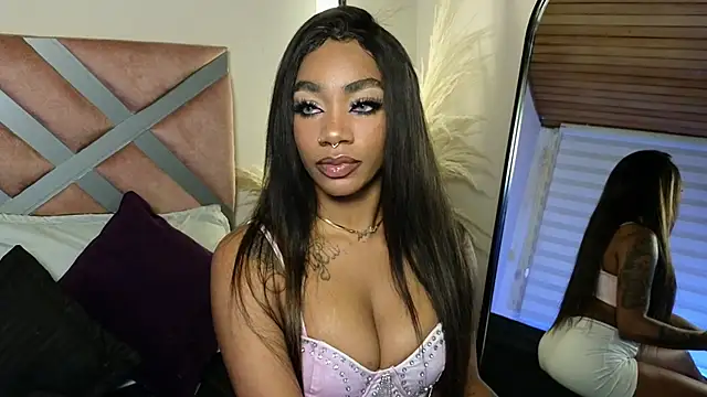 Snapshot of emely_brandon chatting on 15, 2, 2025 emely brandon online show from 15, 2, 2025