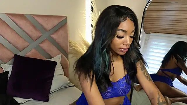 Snapshot of emely_brandon chatting on 5, 3, 2025 emely brandon online show from 5, 3, 2025