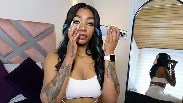 Snapshot of emely_brandon chatting on 6, 3, 2025 emely brandon online show from 6, 3, 2025