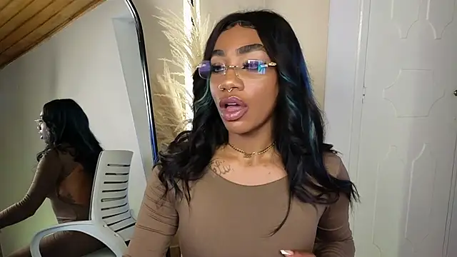 Snapshot of emely_brandon chatting on 12, 3, 2025 emely brandon online show from 12, 3, 2025