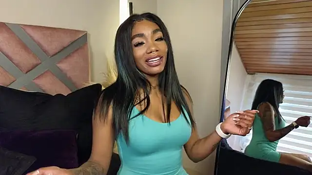 Snapshot of emely_brandon chatting on 17, 3, 2025 emely brandon online show from 17, 3, 2025