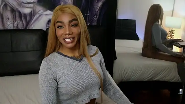 Snapshot of emely_brandon chatting on 17, 11, 2025 emely brandon online show from 17, 11, 2025