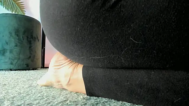 Snapshot of RebeccaMartinez chatting on 15, 12, 2024 RebeccaMartinez online show from 15, 12, 2024