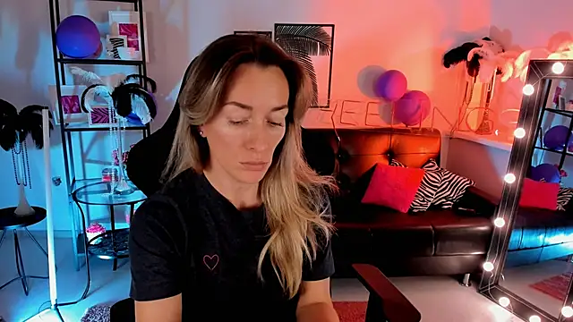 Snapshot of RebeccaMartinez chatting on 23, 12, 2024 RebeccaMartinez online show from 23, 12, 2024