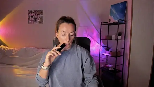 Snapshot of RebeccaMartinez chatting on 22, 10, 2025 RebeccaMartinez online show from 22, 10, 2025