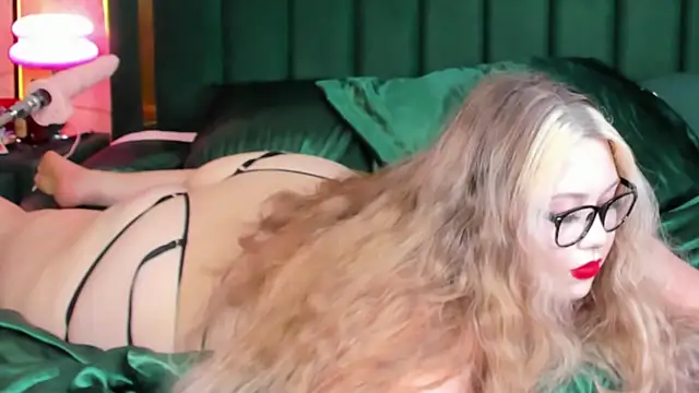 Snapshot of rosal1a chatting on 6, 4, 2026 rosal1a online show from 6, 4, 2026