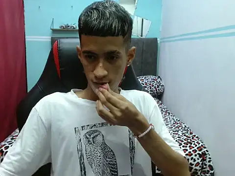 Snapshot of Angelstripboy chatting on 8, 10, 2025 Angelstripboy online show from 8, 10, 2025