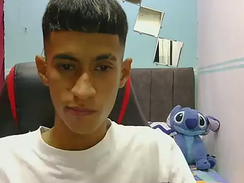 Snapshot of Angelstripboy chatting on 12, 5, 2026 Angelstripboy online show from 12, 5, 2026