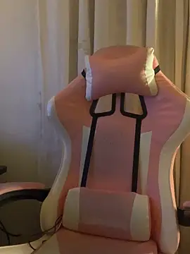 Snapshot of LittleBabyCat22 chatting on 6, 11, 2025 LittleBabyCat22 online show from 6, 11, 2025