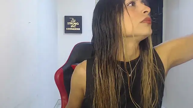 Snapshot of Liamiler01_ chatting on 19, 11, 2025 Liamiler01 online show from 19, 11, 2025