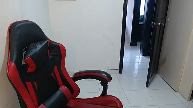 Snapshot of Liamiler01_ chatting on 26, 11, 2025 Liamiler01 online show from 26, 11, 2025