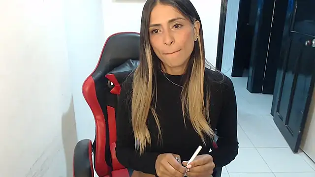 Snapshot of Liamiler01_ chatting on 27, 11, 2025 Liamiler01 online show from 27, 11, 2025