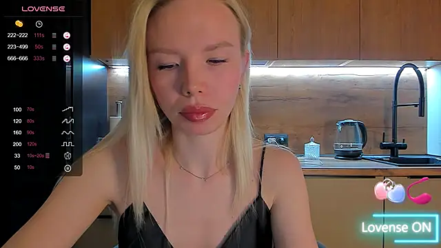Snapshot of Olivia_Bells chatting on 16, 4, 2026 Olivia Bells online show from 16, 4, 2026