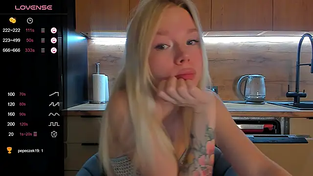 Snapshot of Olivia_Bells chatting on 20, 5, 2026 Olivia Bells online show from 20, 5, 2026
