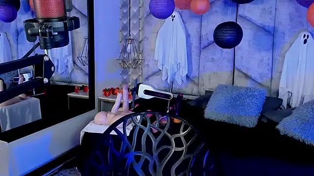 NiicolleMiller online show from 27, 10, 2025