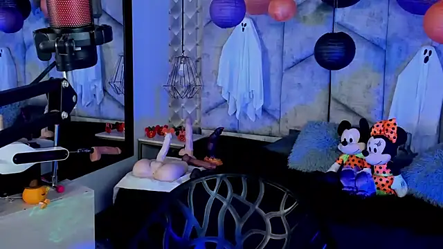 NiicolleMiller online show from 28, 10, 2025