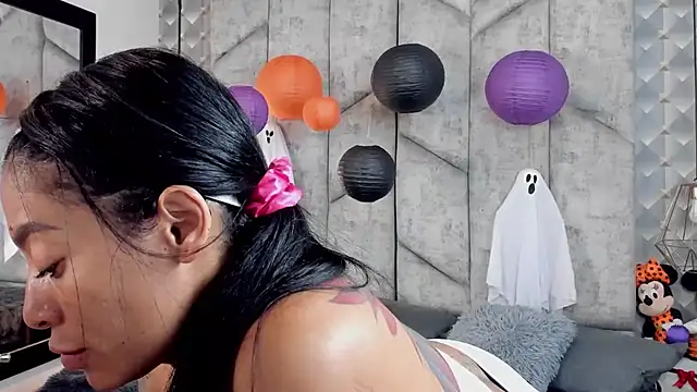 NiicolleMiller online show from 29, 10, 2025