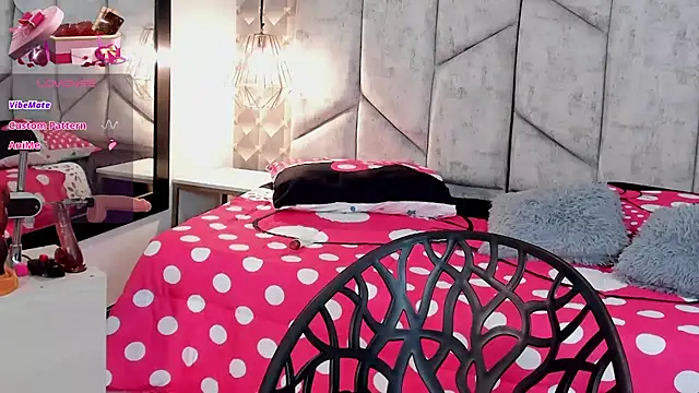 NiicolleMiller online show from 1, 11, 2025