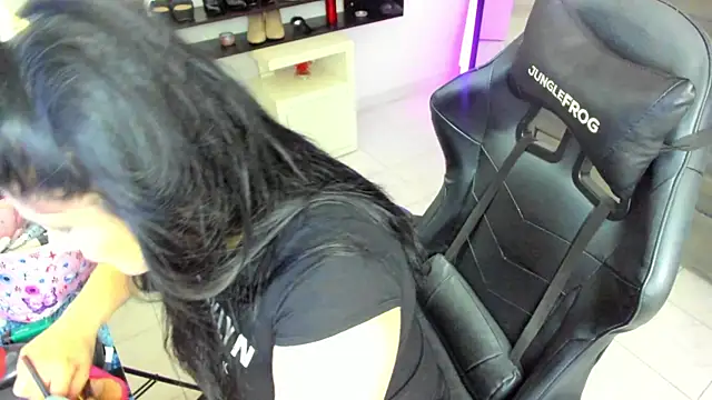 BellaFlaming online show from 26, 11, 2025