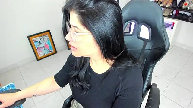 BellaFlaming online show from 11, 4, 2026