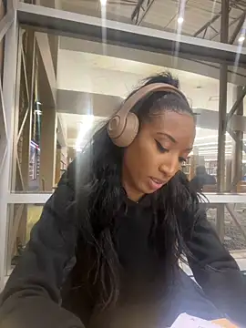 Snapshot of Iceblanca chatting on 11, 11, 2025 Iceblanca online show from 11, 11, 2025