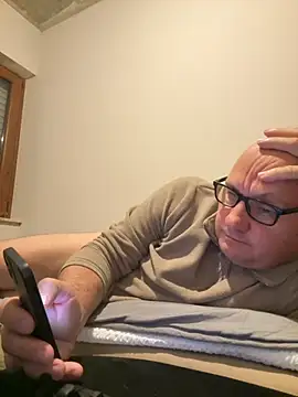 Snapshot of vanjbi45 chatting on 18, 10, 2025 vanjbi45 online show from 18, 10, 2025