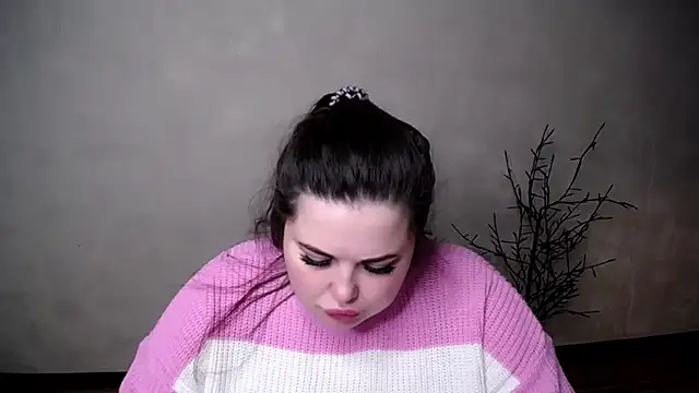 Snapshot of Emily_Mo chatting on 19, 11, 2025 Emily Mo online show from 19, 11, 2025