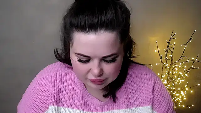 Snapshot of Emily_Mo chatting on 20, 11, 2025 Emily Mo online show from 20, 11, 2025