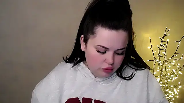 Snapshot of Emily_Mo chatting on 27, 11, 2025 Emily Mo online show from 27, 11, 2025