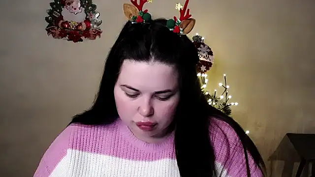 Snapshot of Emily_Mo chatting on 15, 12, 2025 Emily Mo online show from 15, 12, 2025