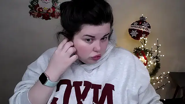 Snapshot of Emily_Mo chatting on 16, 12, 2025 Emily Mo online show from 16, 12, 2025