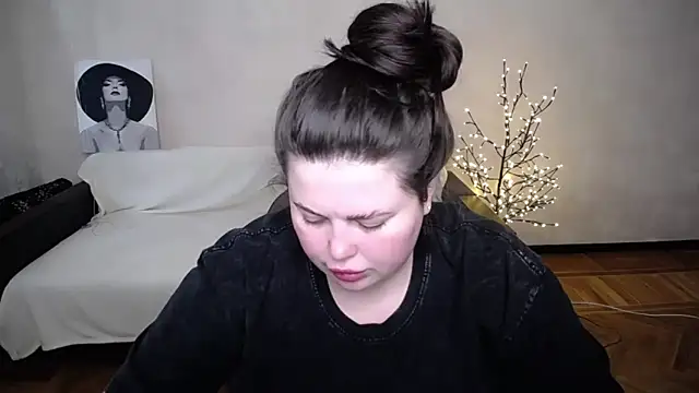 Emily Mo online show from 20, 5, 2026