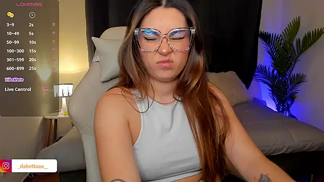 dakottaa  online show from 13, 11, 2025