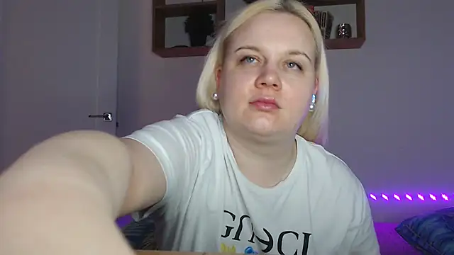 Snapshot of Karolina_love_ chatting on 17, 2, 2026 Karolina love online show from 17, 2, 2026