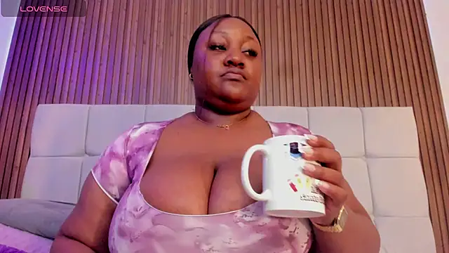 Saravy Blandon online show from 18, 12, 2025