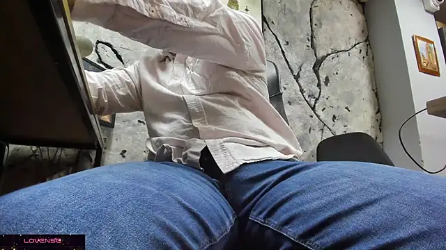 Snapshot of Maxi_TheBigDaddy chatting on 18, 12, 2025 Maxi TheBigDaddy online show from 18, 12, 2025