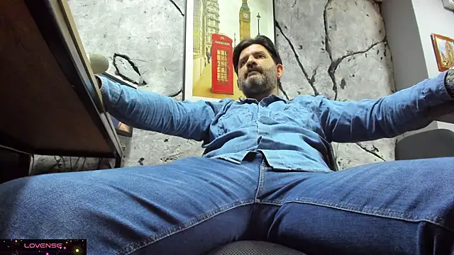 Snapshot of Maxi_TheBigDaddy chatting on 19, 12, 2025 Maxi TheBigDaddy online show from 19, 12, 2025