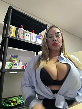 Snapshot of jademoomsm chatting on 10, 4, 2026 jademoomsm online show from 10, 4, 2026