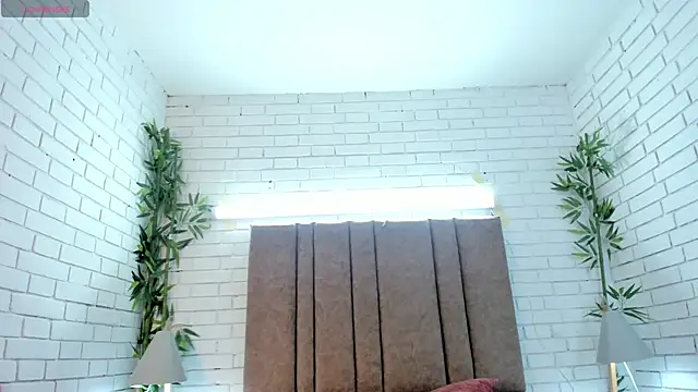 Snapshot of charlottewhitte chatting on 4, 3, 2025 charlottewhitte online show from 4, 3, 2025