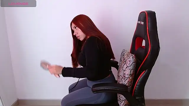 Snapshot of samantha_tattu chatting on 4, 3, 2025 samantha tattu online show from 4, 3, 2025